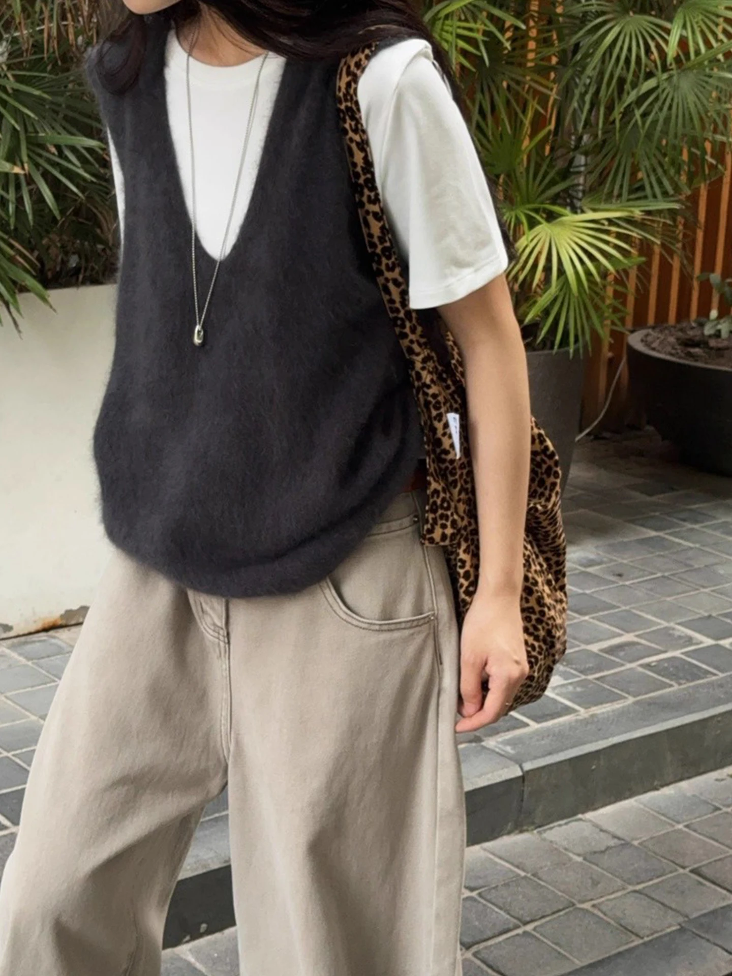 

Ретро-вязаный жилет для многослойных образов, модный, художественный, осенняя новинка, женский, мягкий, прямого кроя, в корейском стиле, с V-образным вырезом, свитер