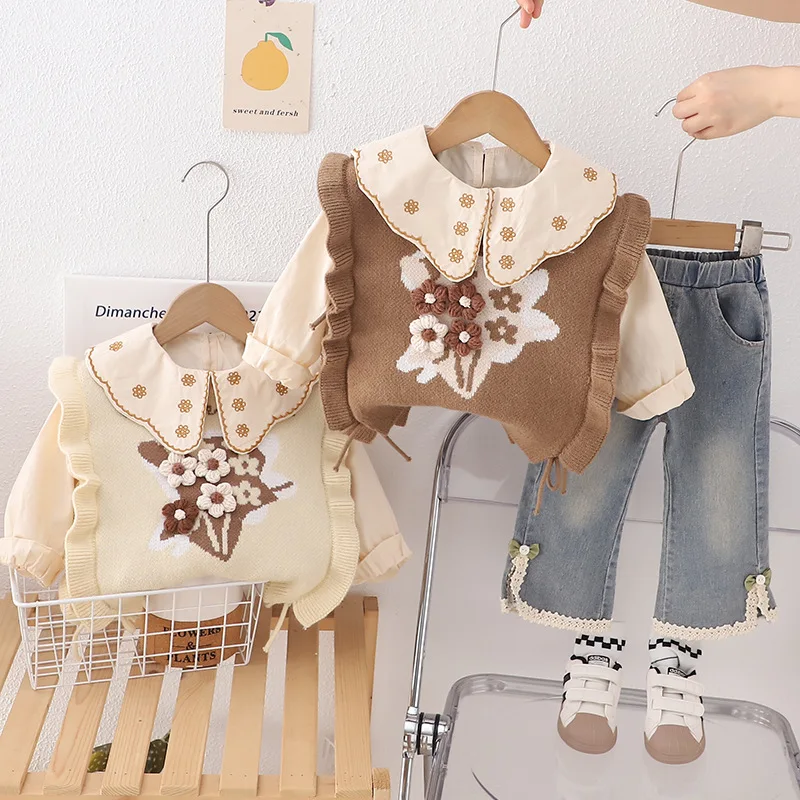 

2024 New Autumn 3Pcs Cute Baby Outfit Sets Floral Ruffle Knit Waistcoat Doll Collar Long Sleeve Blouse Lace Jeans Casual Sets