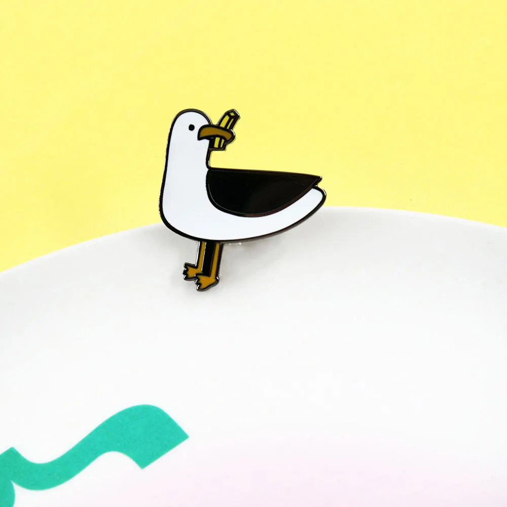 1PC Cute Seagull With French Fries Enamel Pin, Funny Coastal Meme Brooch, Beach Lover Jewelry Gift