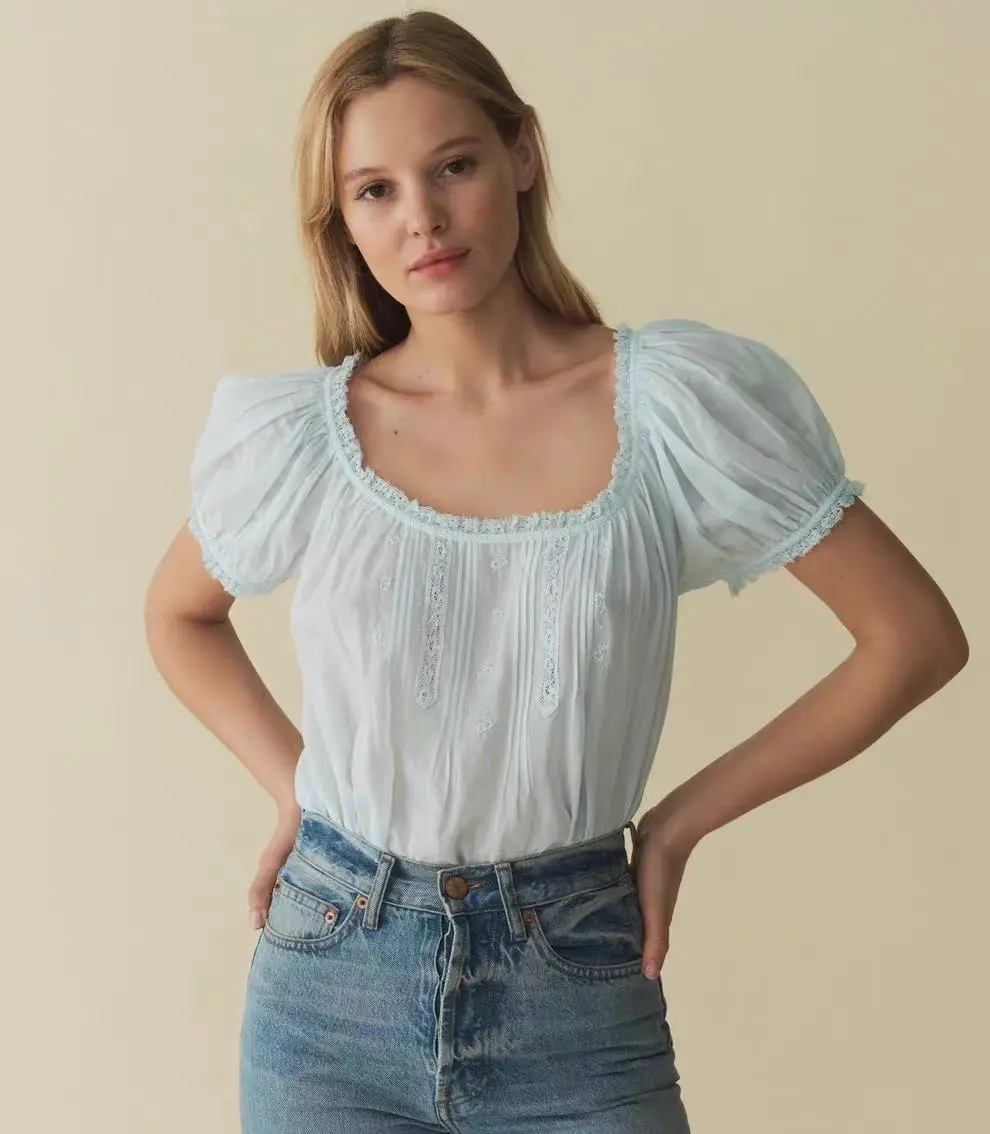 

Women's French style fresh embroidery lace lace lace bubble sleeve round neck pullover shirt retro floral pleated doll shirt