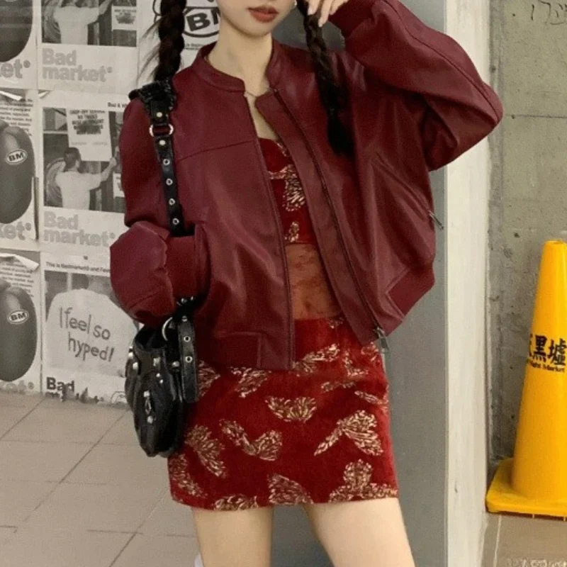 

Высококачественная красная кожаная куртка для женщин, новинка 2025, короткая куртка для миниатюрного размера