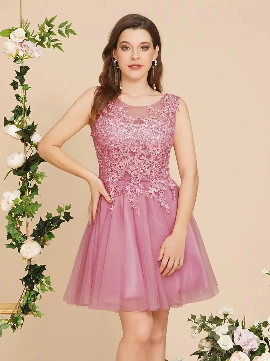 

Mini Homecoming Dresses Floral Appliques Illusion Neckline Vestido De Gala A-Line Short Graduation Prom Cocktail Party Gowns