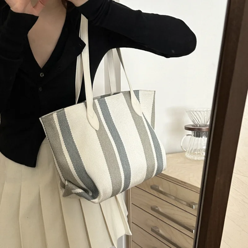 

New Striped Texture Simple Commuting New Trend Fashionable Urban Large Capacity Casual Handbag Women's Shoulder Bag