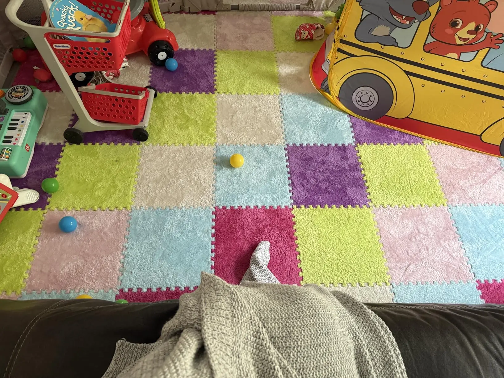   30*30*1CM Soft Plush Puzzle Foam Floor Mat 12Pcs Free Splicing Solid Color Carpet Interlock Warm Room Floor Mat Room Bedside R