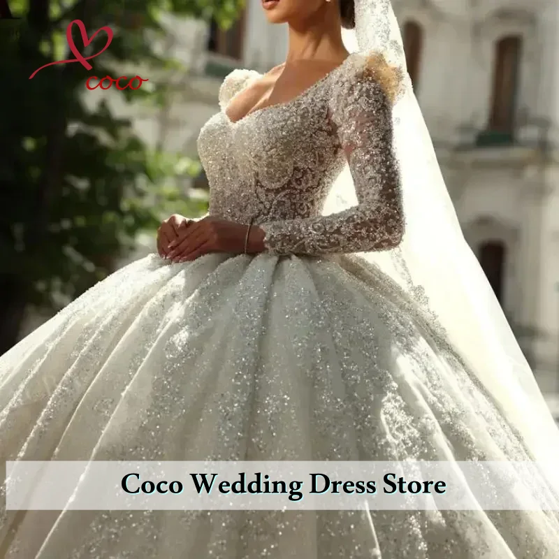 فساتين زفاف فاخرة مخصصة سباركلي على شكل كرة على شكل قلب وأكمام طويلة مزينة بالخرز من الدانتيل فساتين زفاف فيستدوس دي نوفيا