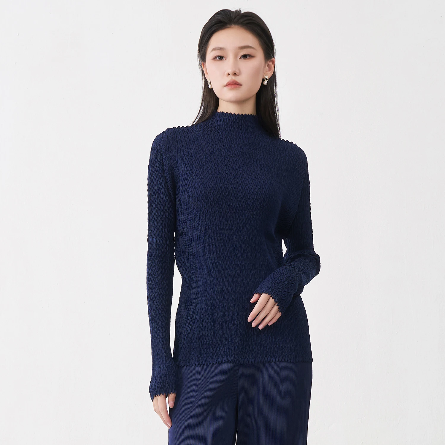 

Miyake Pleated Women's Fashion Top Design Autumn Long-sleeved Solid Color T-shirt Loose Stretch Casual Shirt