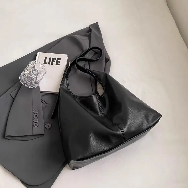 

Large Capaci Soft Leather Tote Bag Women's Vintage Commuter Crossbody Bag Simple Sle Briti Sle PU Material