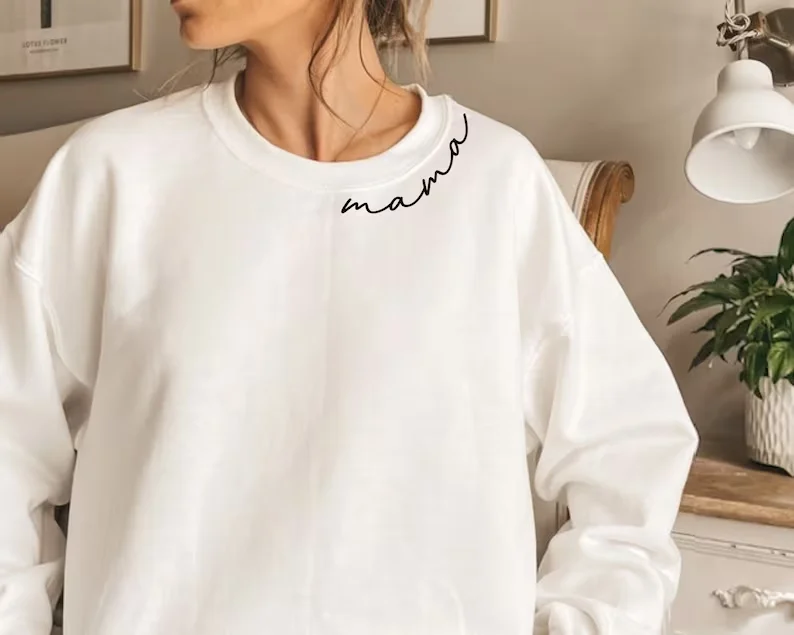 Mama camisola personalizada com nomes do miúdo na manga, decote minimalista camisola, presente do dia das mães, mãe aniversário presente, novo