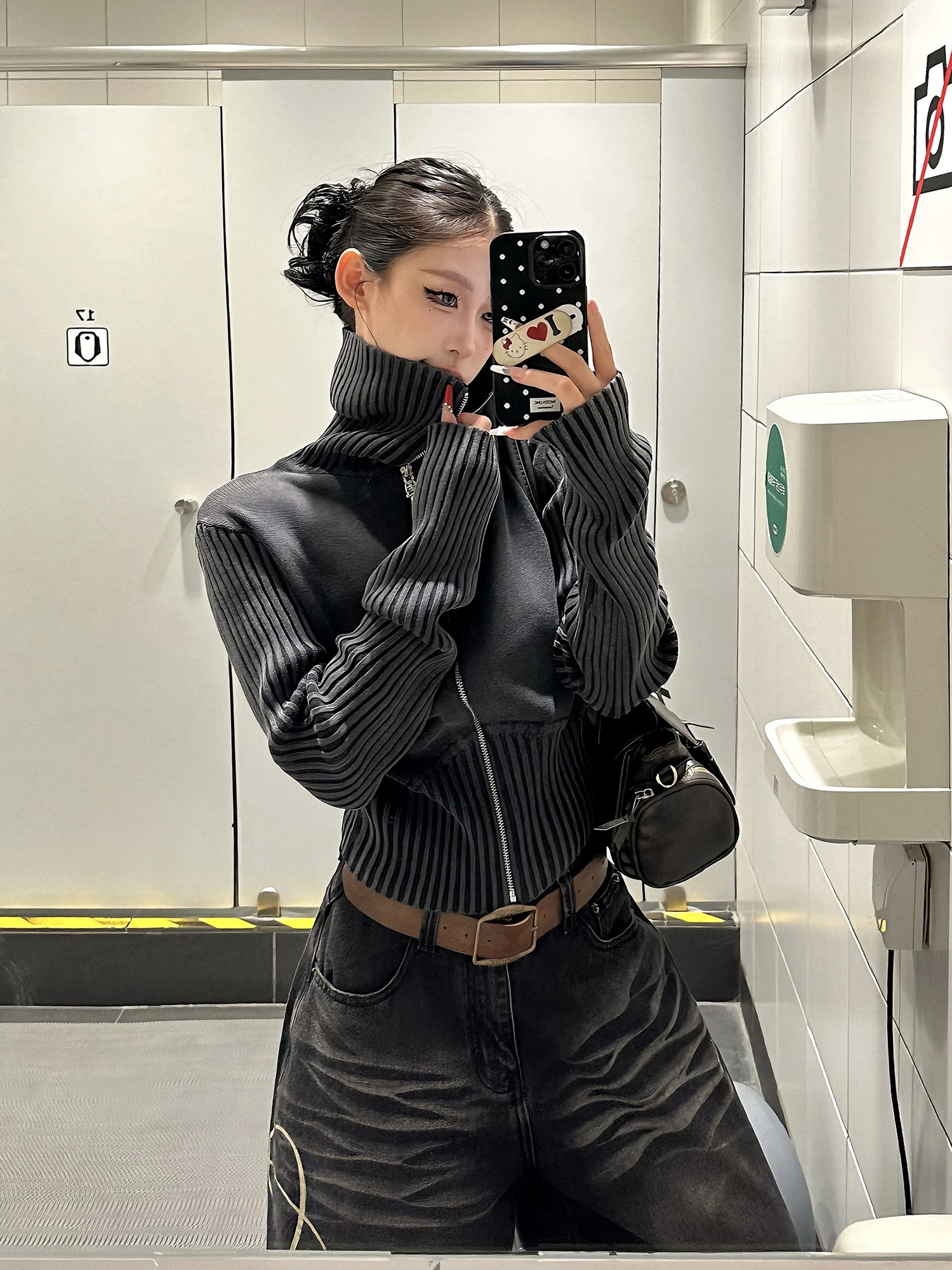 เสื้อคาร์ดิแกนไหมพรมคอสูงสไตล์อเมริกันย้อนยุคสำหรับผู้หญิง ใส่ได้ทุกโอกาส ให้ความรู้สึกหรูหราและเพรียวบาง เหมาะกับฤดูใบไม้ร่วง