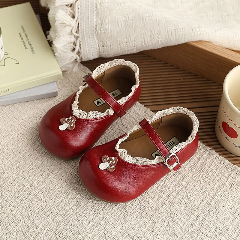 Baby Girls Strappy Cute Embroidered Leather Shoes 2026 New Spring Toddler Ballet Flats Soft Sole Simple Retro Kid Party Dress Up