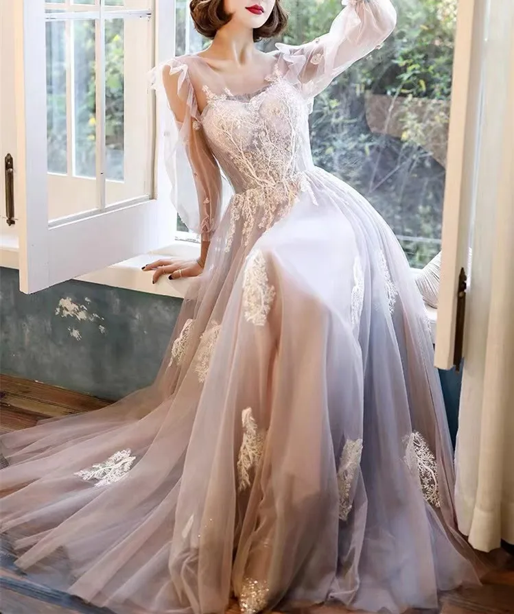 

Elegant Light Pink Floor-Length Evening Dress O-Neck Lace Tulle Appliques Embroidery Long Sleeves Backless Graduation Party Gown