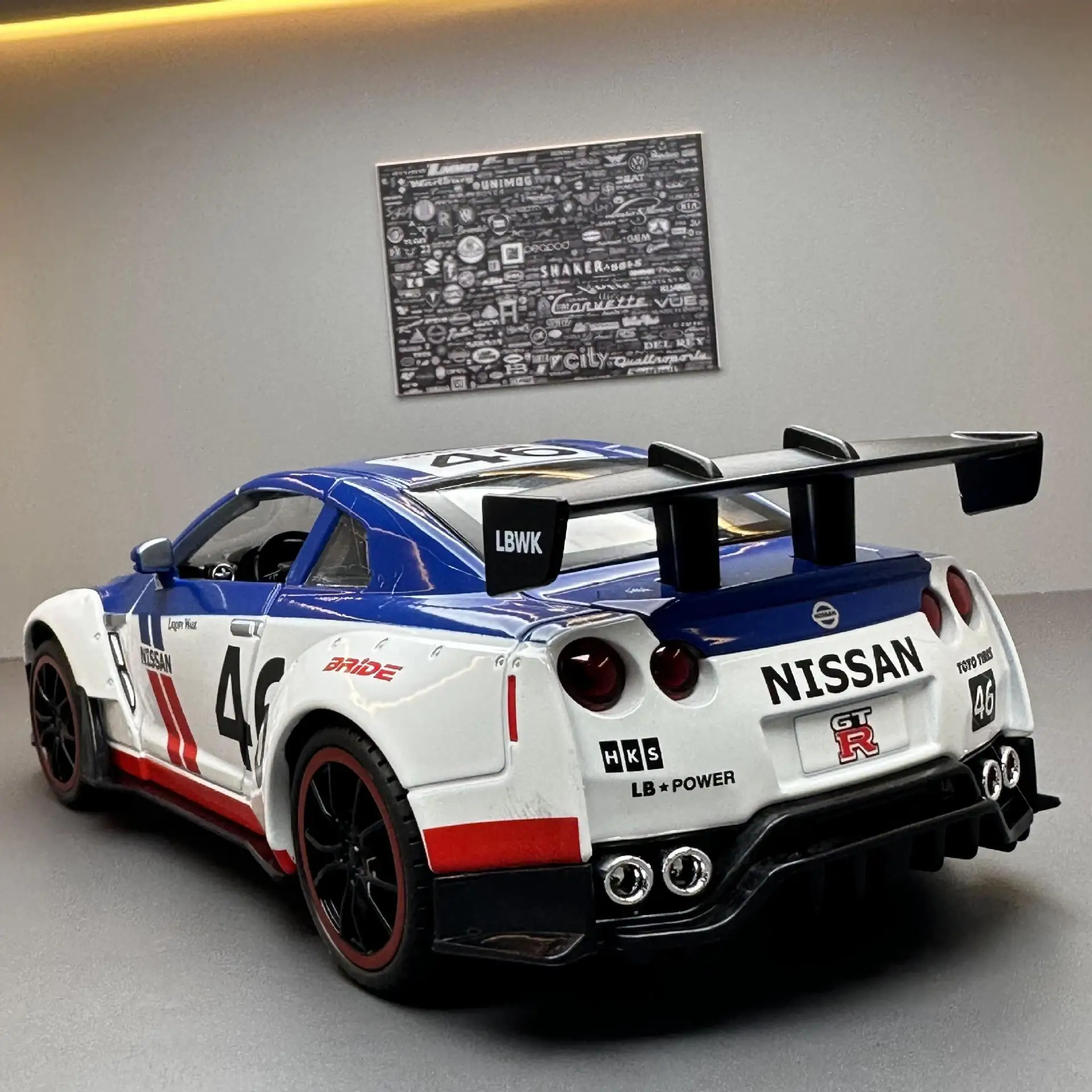 1:22 Nissan GT-R Sports Car High Simulation Diecast Sound Light Car Metal Alloy Model Car Children\'s toys collection gifts