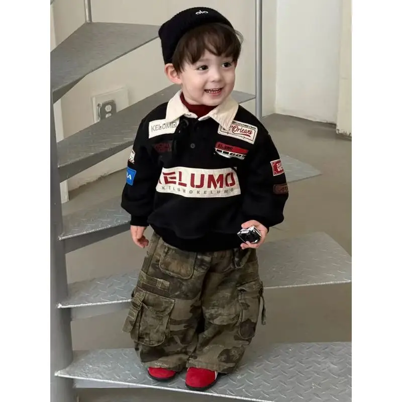 

Флисовая толстовка для мальчиков, осенне-зимняя коллекция 2026 года, новинка, с воротником и надписью, толстые камуфляжные брюки для малышей