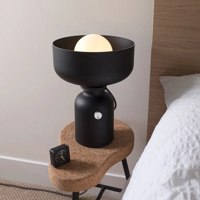 Modern Minimalist Iron Table Lamp Nordic Personalized Living Room Bedroom Bedside Atmosphere Spotlight Vertical Led Desk Light