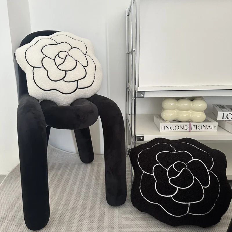 Oreiller en peluche fleur de camélia 45cm, coussin de siège plante blanche et noire, sol intérieur, canapé, chaise, Support arrière, cadeau en peluche