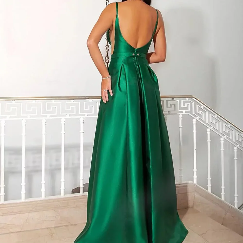 Eleganti abiti da sera in raso verde Sweep Train Zipper Back senza maniche Modern Spaghetti Straps scollo a v lunghezza del pavimento a-line Dubai