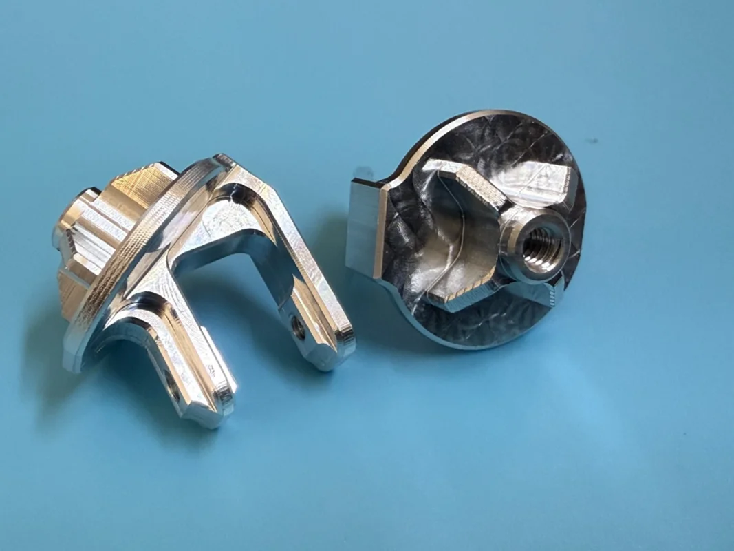 Soportes de choque inferior traseros de aluminio GVM para Team Losi JRX2 JRX-PRO