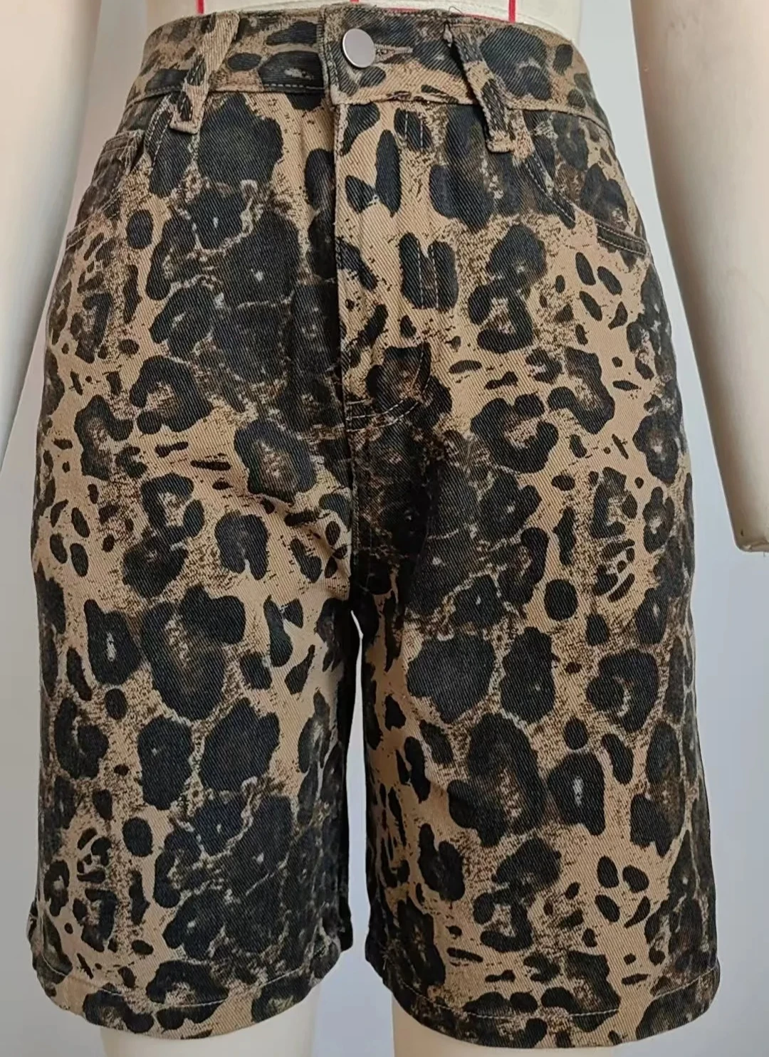

2026 Jeans Shorts Women Leopard Print Short Pants Distressed Washed Mid Waist Knee Length Streetwear Denim Straight Trousers