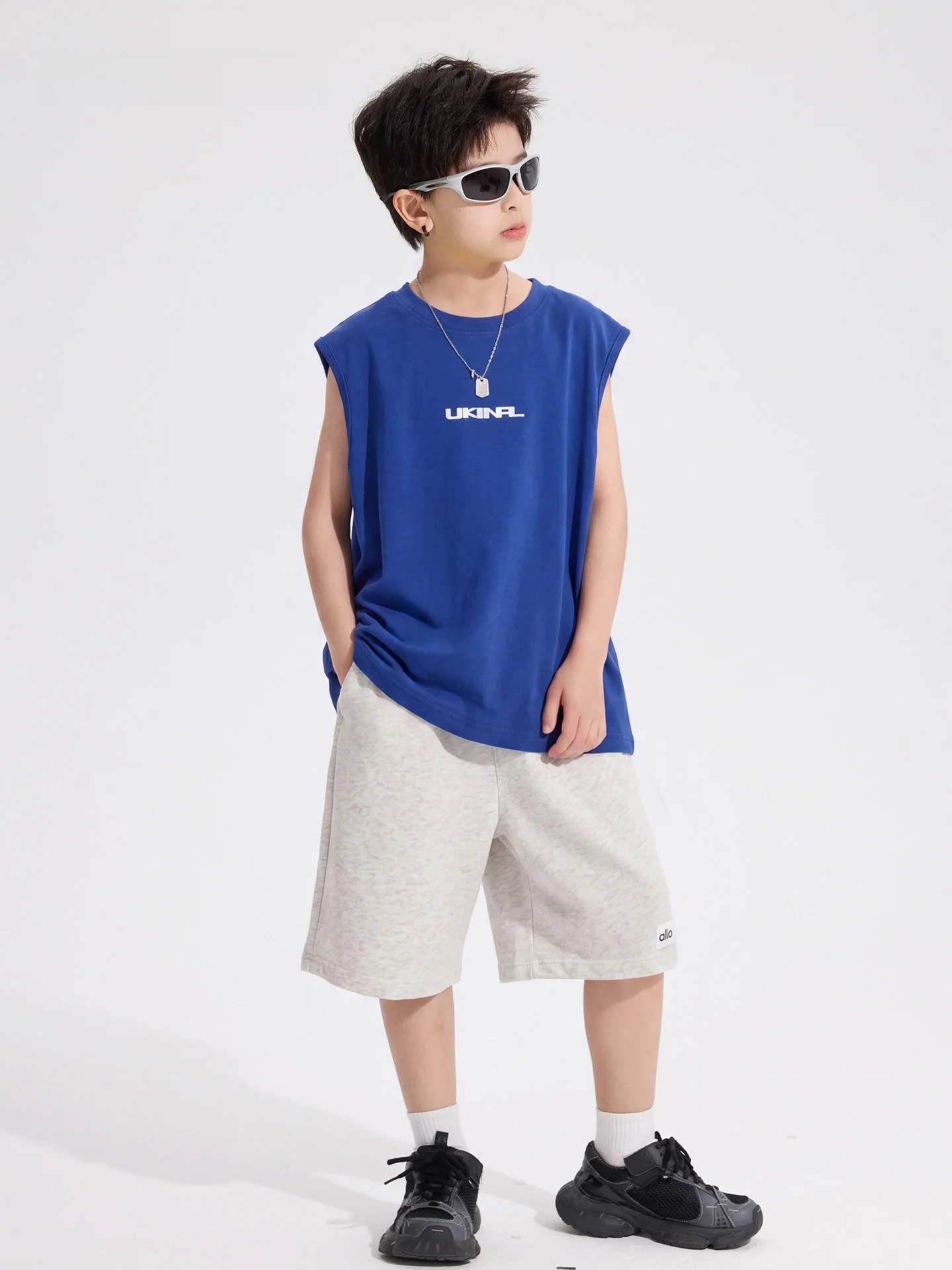 completo-sportivo-estivo-per-ragazzi-effetto-ghiaccio-set-di-abbigliamento-ampio-con-canotta-senza-maniche-e-bretelle-nuovo-stile-2026-marca-trendy-per-bambini-e-ragazzi