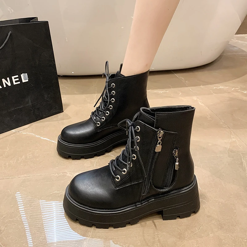 

Women's Large-sized Ankle Boots with Round Toe Lace-up Suitable for All Seasons Flat Versatile Fashion Boots for All Occasions
