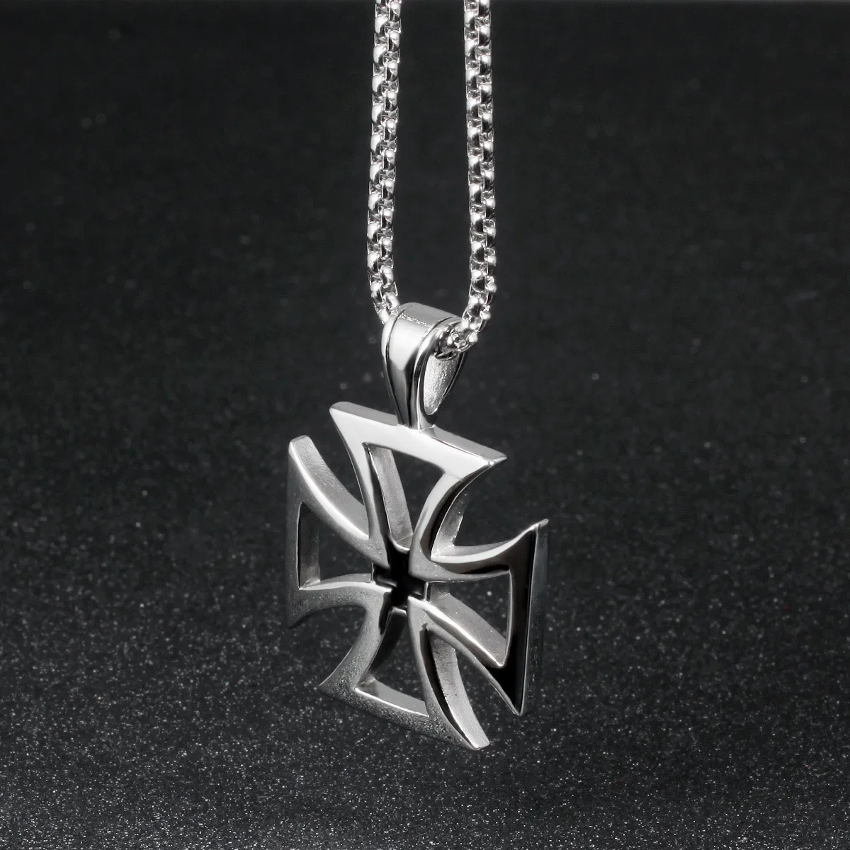 Vintage Hollow Maltese Iron Cross Pendant Necklace Knights Templar Stainless Steel Fashion Jewelry