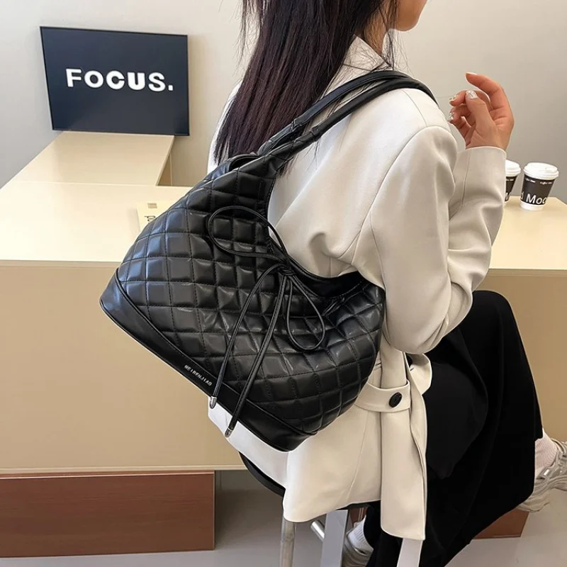 

Luxury Women's Handbag Leather Tote Bag Design Classic Elegant By Brand Famous Designer Spacious And Stylish For Everyday