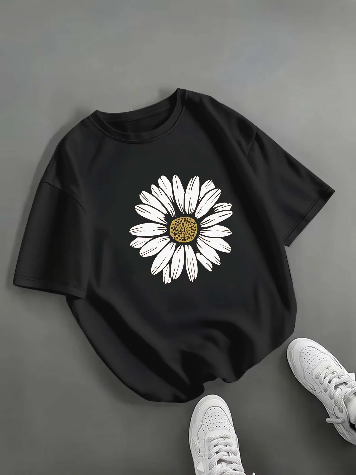 

Plus - Size Women's Black Loose - fit Short - Sleeve T - shirt, Daisy Print, Ultra - Comfortable Fabric