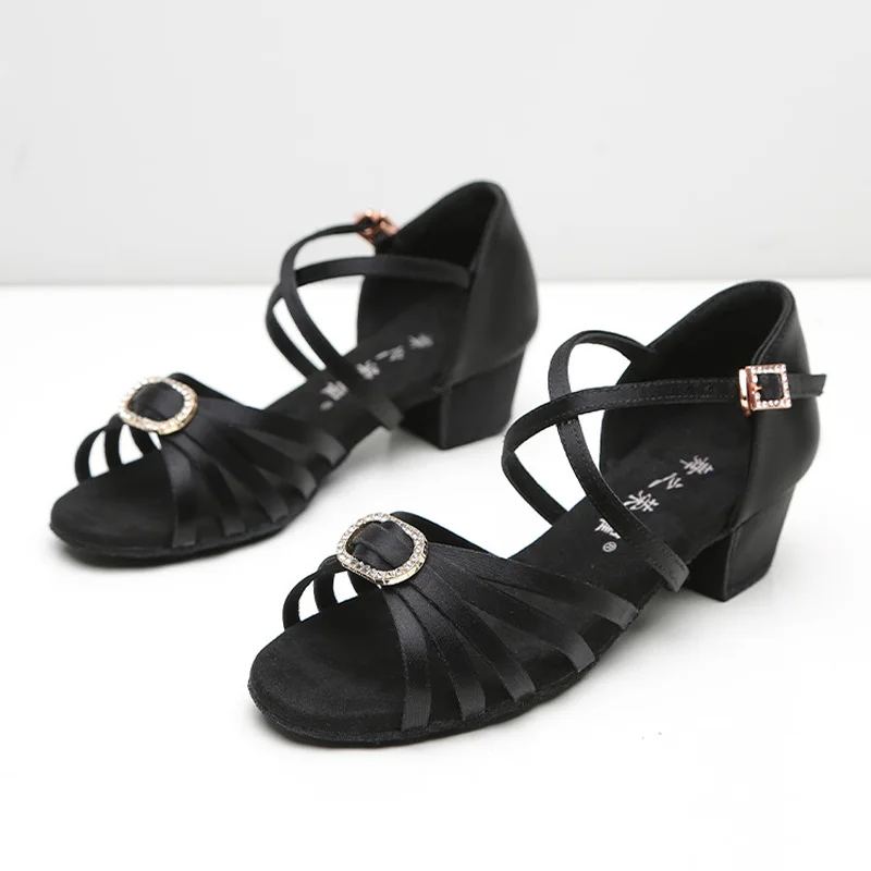 

Детская обувь для латинских танцев для девочек, сандалии из шелка на низком каблуке, мягкая домашняя подошва, обувь для джазовых танцев, обувь для бальных танцев, сальсы, танго