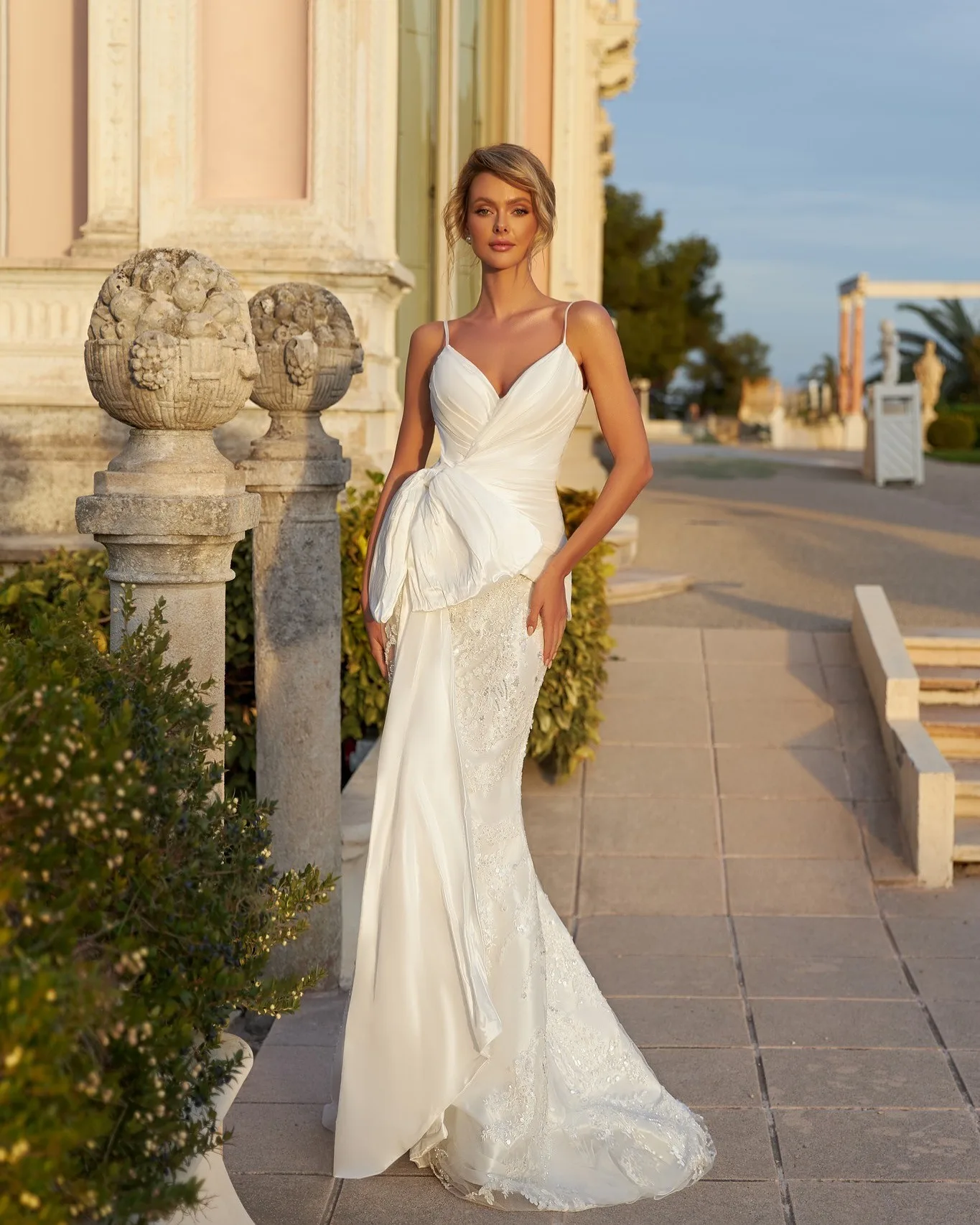 Customized Mermaid Wedding Gowns Sexy Spaghetti Strap Lace Appliques Beaded Sequins Bridal Dress Big Bow Formal Bride Dresses
