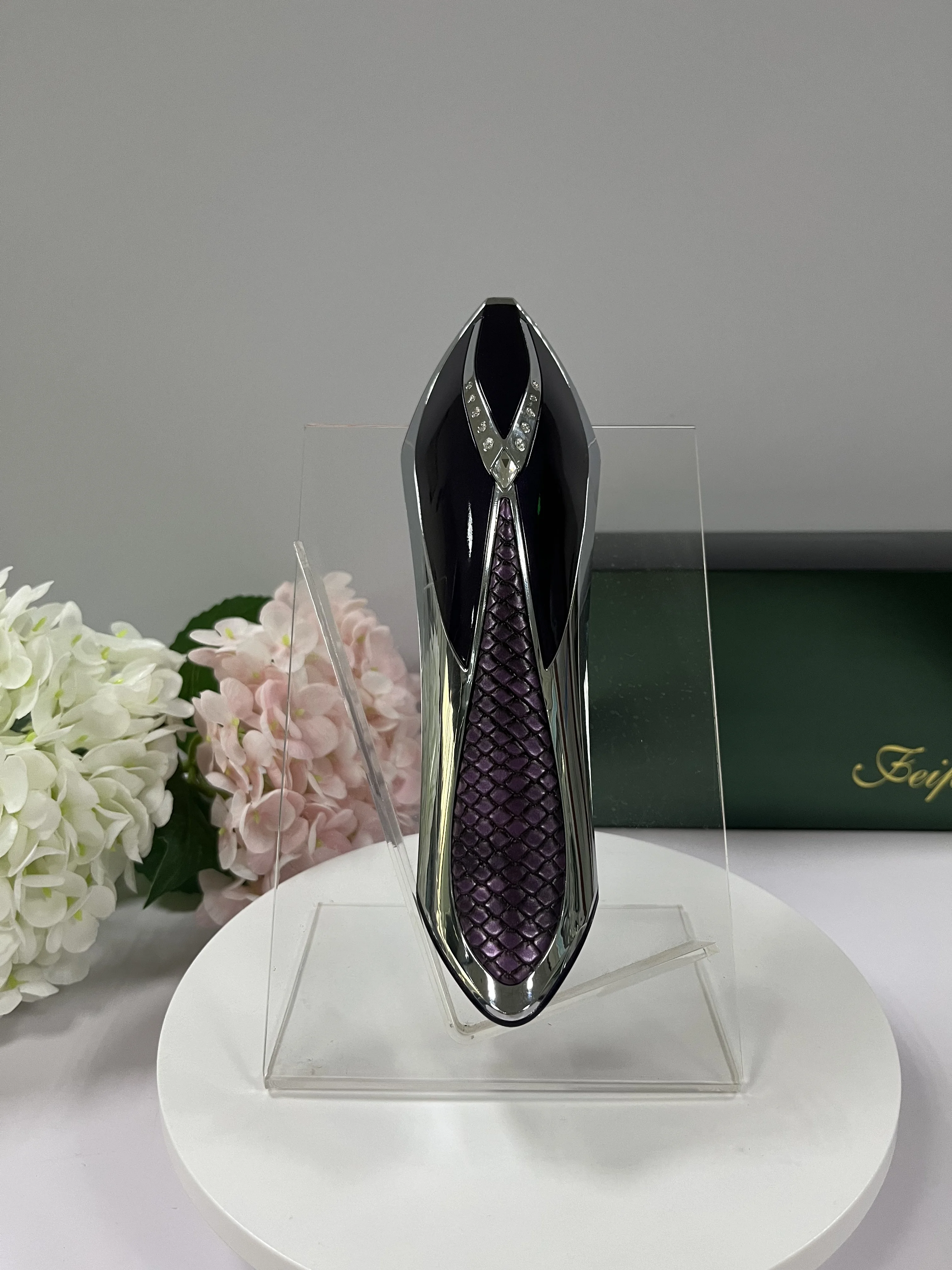 Przyrząd do pielęgnacji twarzy z funkcją masażu wibracyjnego, maska do twarzy, łagodzenie gorączki, ładowanie domowe.