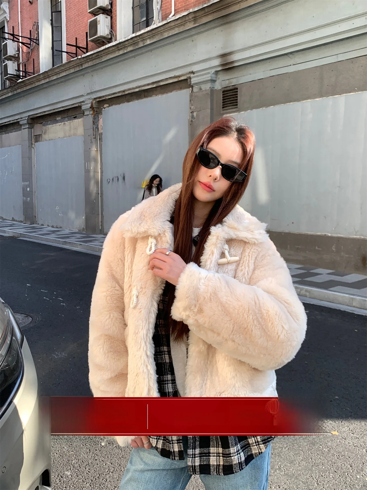 

Fur Coat with Horn Buttons Loose Fit Warm And Eco-friendly ort Coat for Autumn And Winter from Xixila Brand