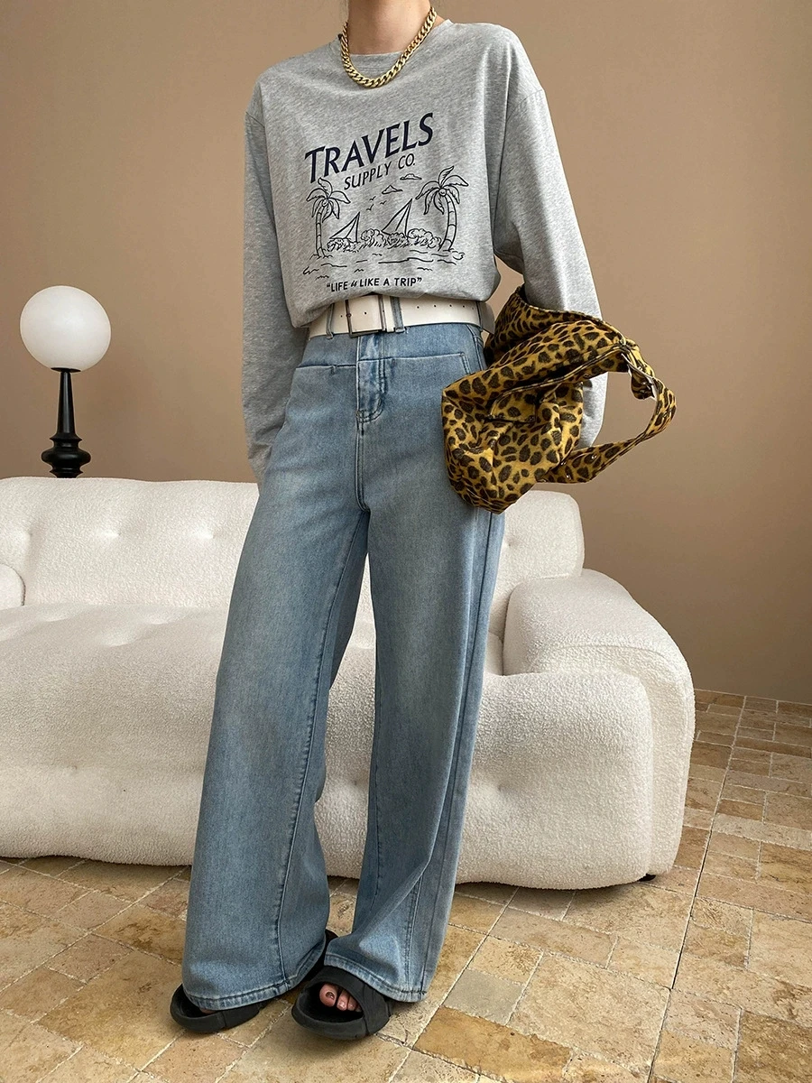 

High Waisted And Wide Leg Jeans With Fashionable Waist And One Pocket Design