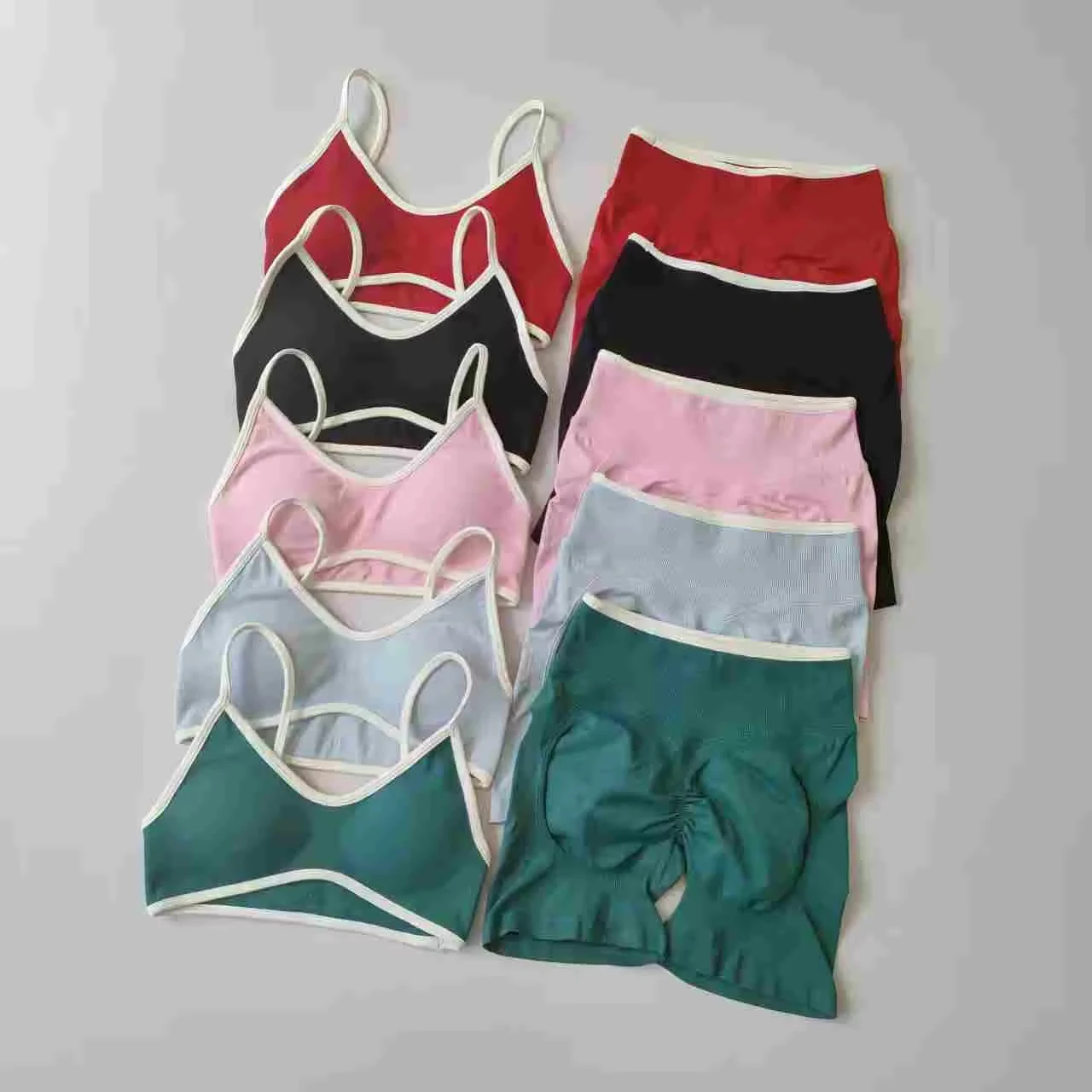 

Yoga Suit Seamless Crop Top Tight Sports Bras and High Waist Shorts Pant Outside Wear Running Exercise Fitness Gym Yoga Set