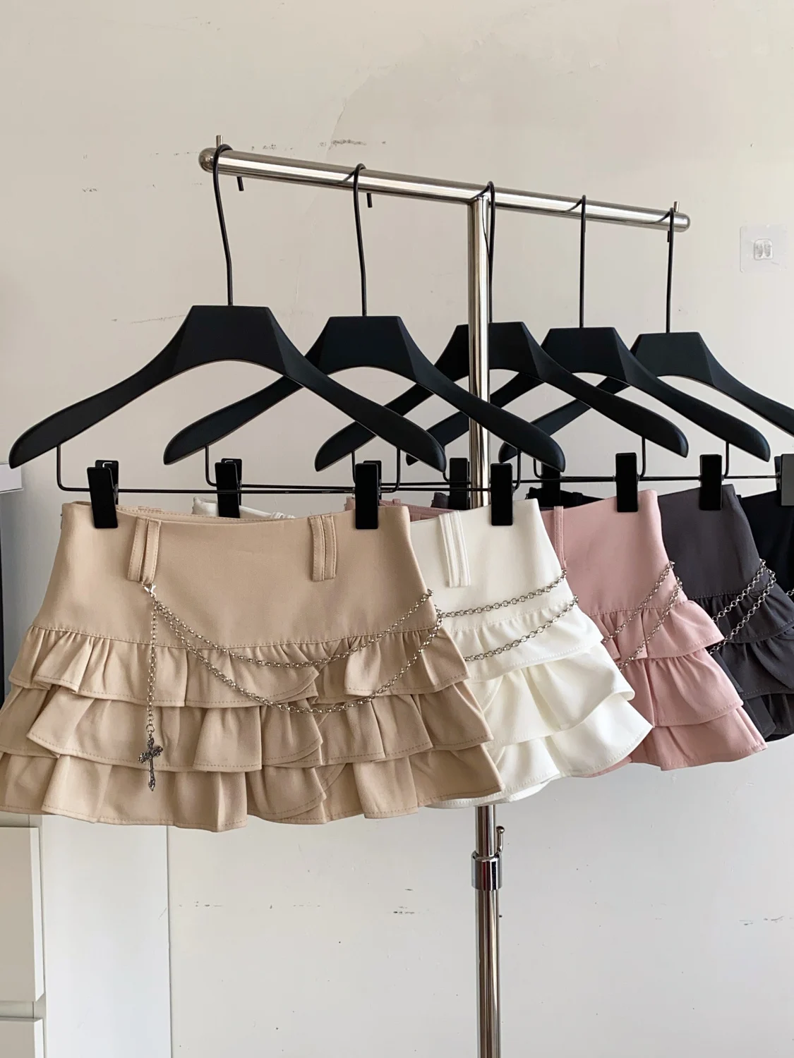 

Корейская женская юбка А-силуэта с высокой талией, с цепочкой и кружевной отделкой, многоярусная, утягивающая, короткая, для повседневной носки, из полиэфирного волокна