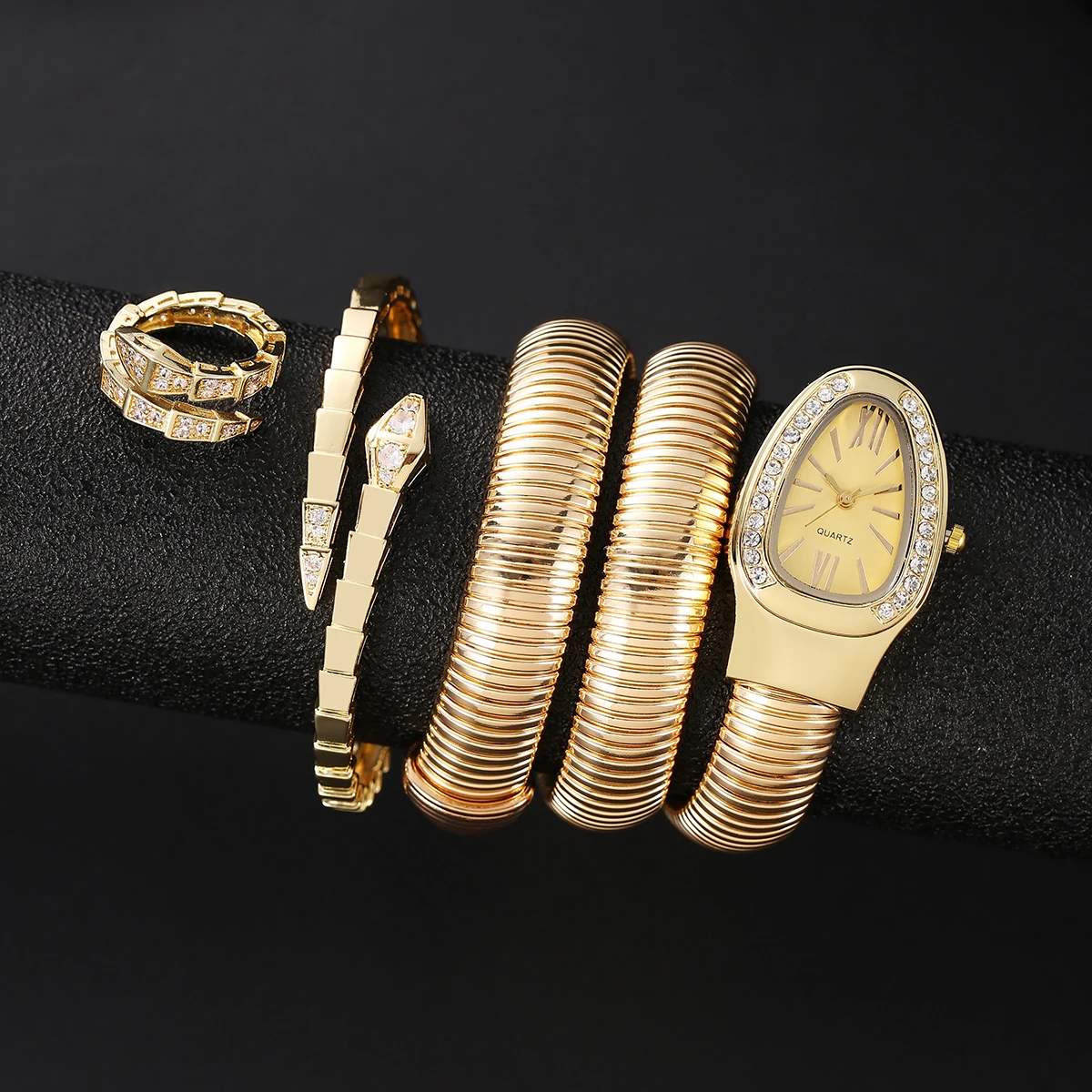 نموذج خاص رائج البيع للتجارة الخارجية لصيف 25 عامًا مع ساعة رائعة مرنة مرصعة بالألماس على شكل ثعبان