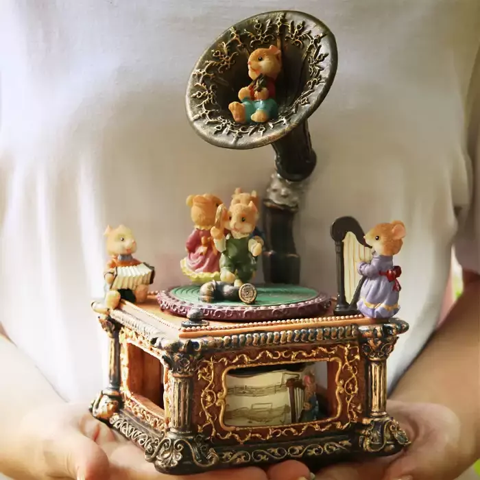 Retro music box phonograph ornaments, clockwork music box, practical birthday gifts for princess girls and girlfriends