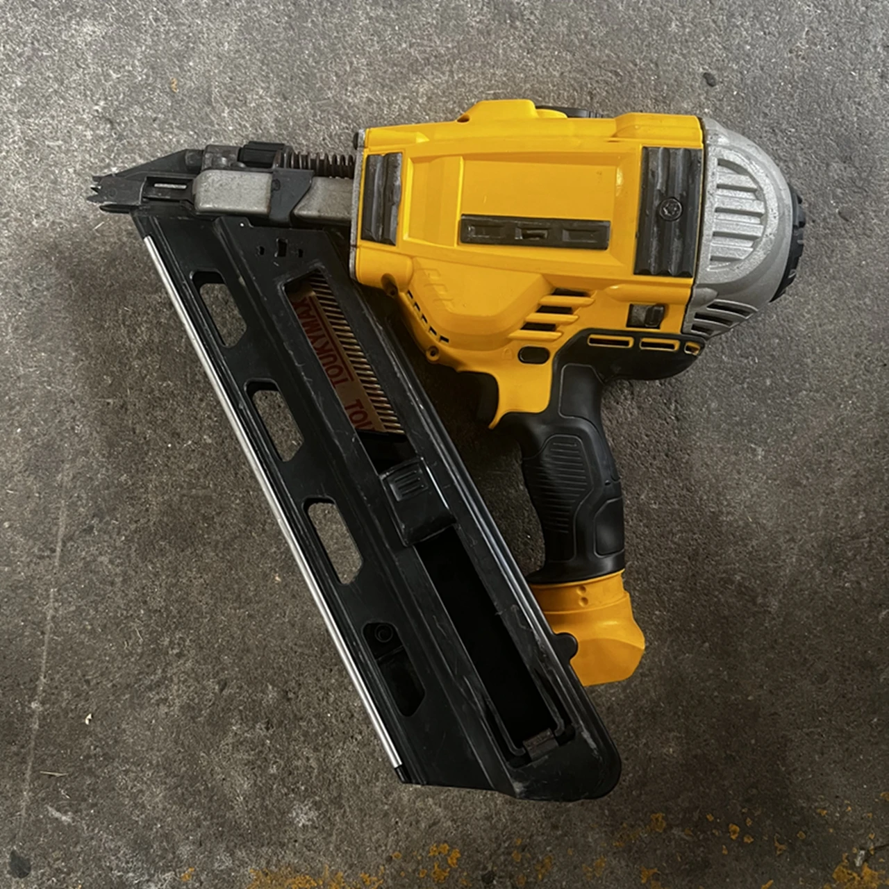 DeWalt DCN692 First Fix 18V Cordless  2 Speed Framing Nailer 90mm,Body Only second-hand Achieve brand new 70% performance