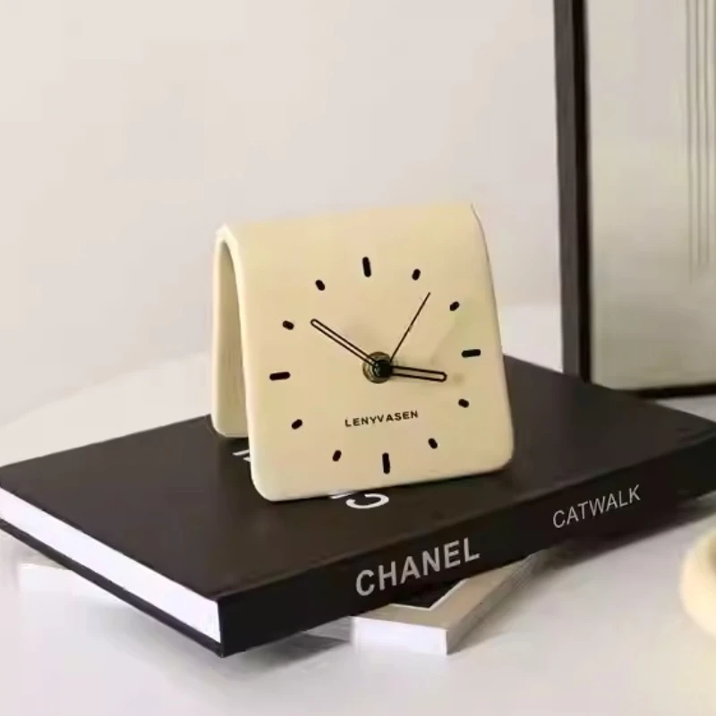 

Креативные керамические настольные часы на столешнице, домашний орнамент, гостиная, прикроватные бесшумные настольные часы, современное украшение, орнамент