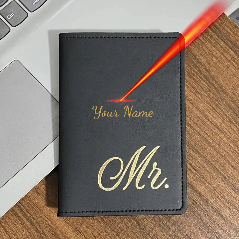 

Обложка для паспорта «Мистер / Миссис» из искусственной кожи для паспортов Protege Passeport Personnalisé с лазерной гравировкой имени