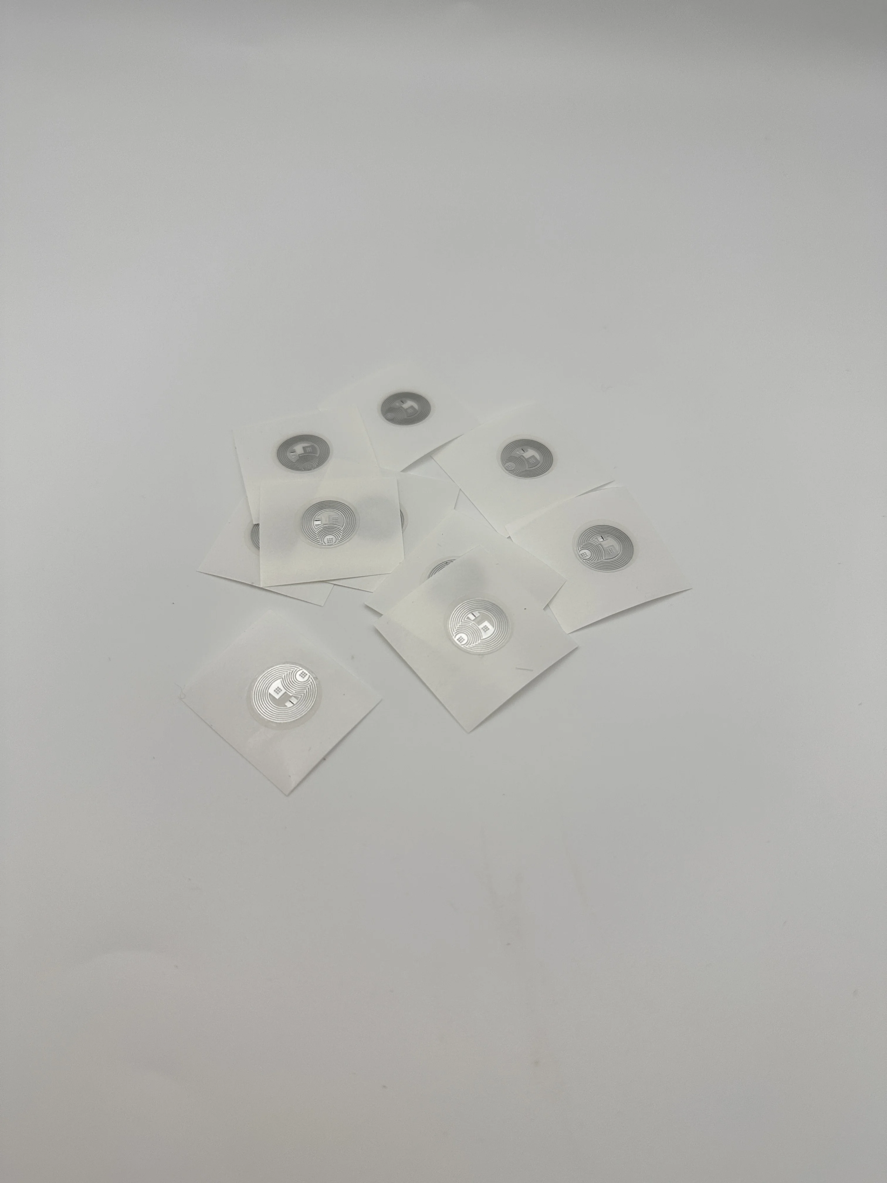 14 มม.แท็ก NFC 215 สติกเกอร์เปียก Inlay Nfc215 ป้าย 215 สติกเกอร์หมวดหมู่ป้ายสติกเกอร์ 13.56mhz