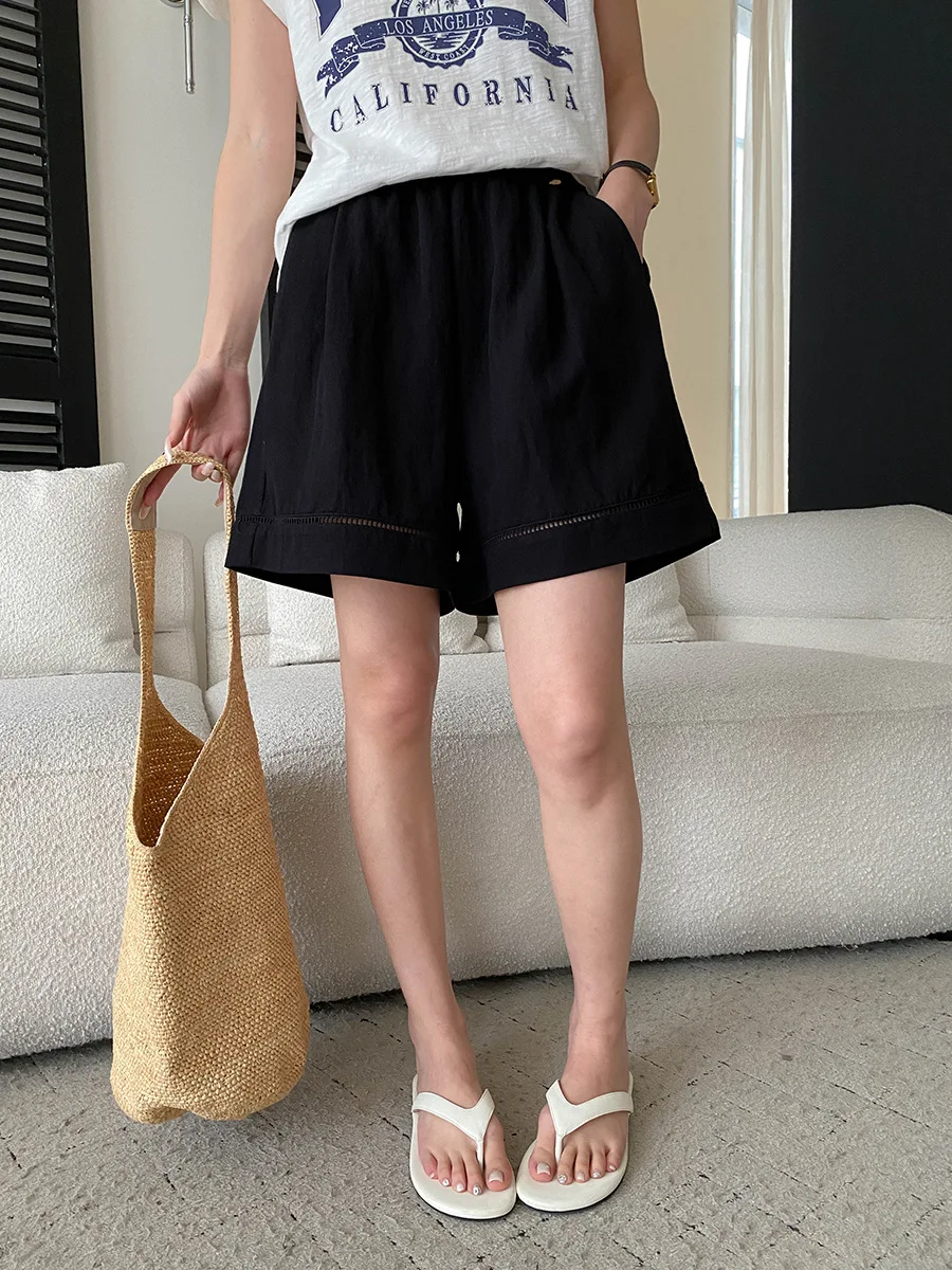 Sommerliche Damen-Shorts in unifarbenem Design mit hohler Textur, elastischem, hohem Bund, schlank machendem und lockerem, weitem Bein. – Detail 32