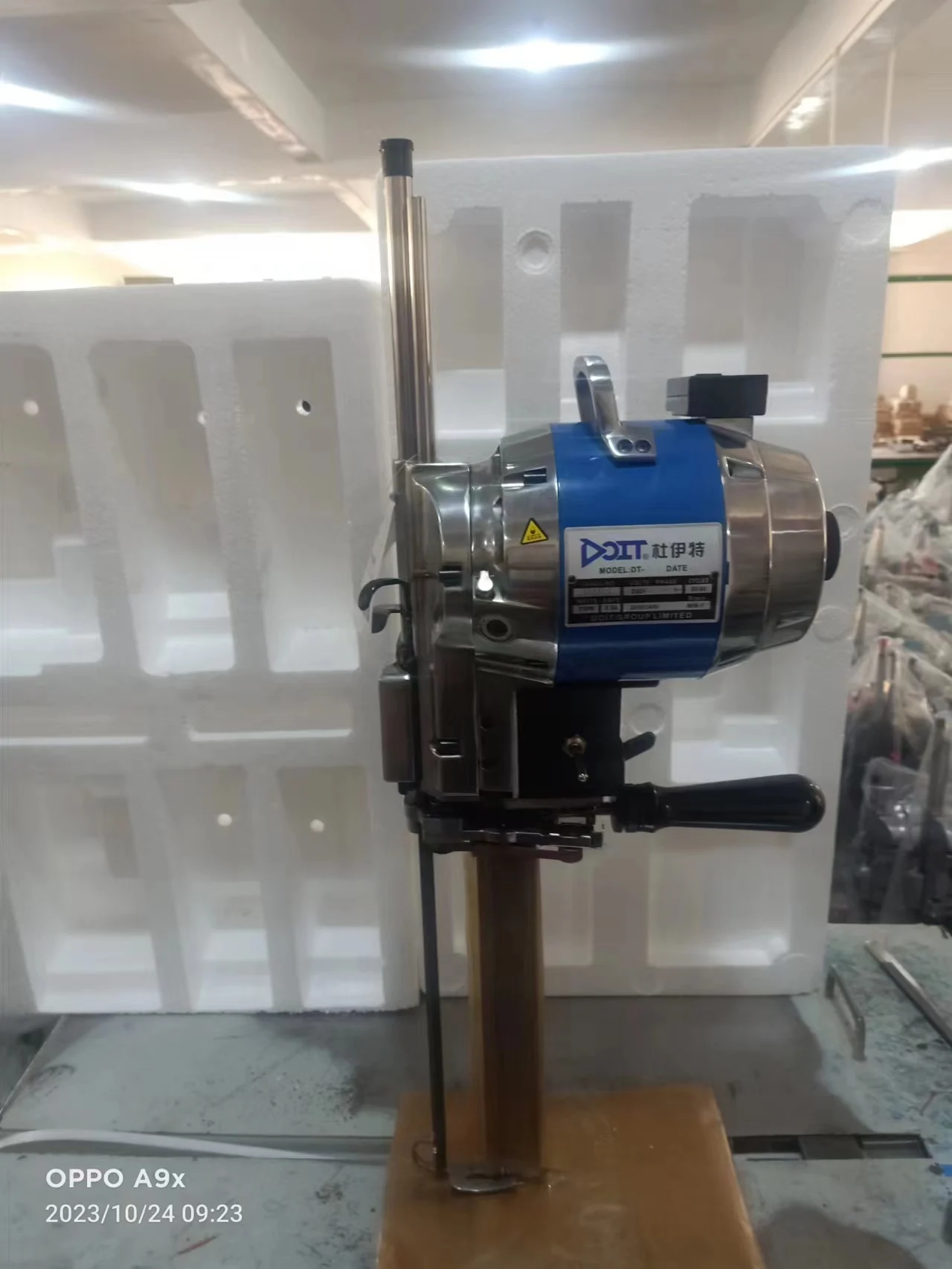 

HotDT-3 DOIT Auto Straight Knife Cloth Fabric Cutting Machine 750w 6-10"
