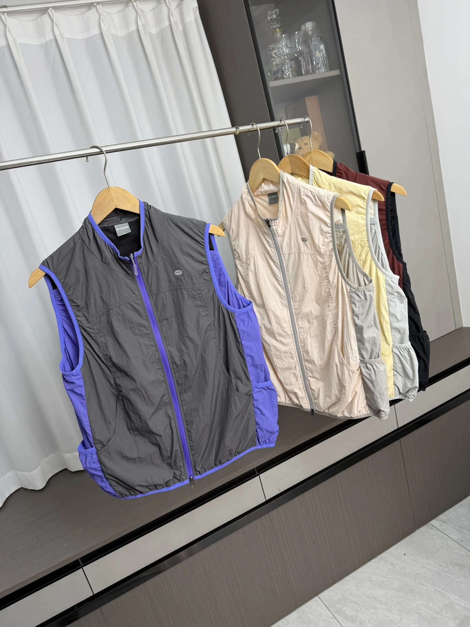 

Unisex Outdoor Lightweight Breathable Waterproof Stand Collar Casual Vest Mountain Series Function Spring Summer Fashion Urba...