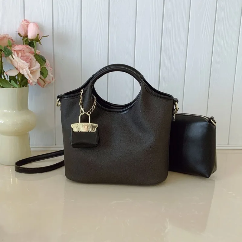 Simple Designer Diaper Bags For Women Elegant Leather Tote Bag Minimalist Vintage Large Capacity Luxury Fashionable Commuter