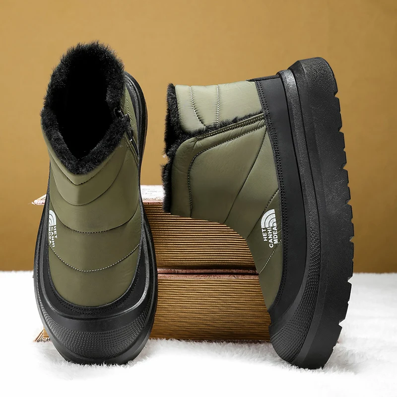 أحذية الثلوج الشتوية لعام 2025 دافئة بالإضافة إلى أحذية رجالية سميكة مخملية للخروج أحذية قطنية عالية الجودة بنعل سميك ومضادة للتجميد