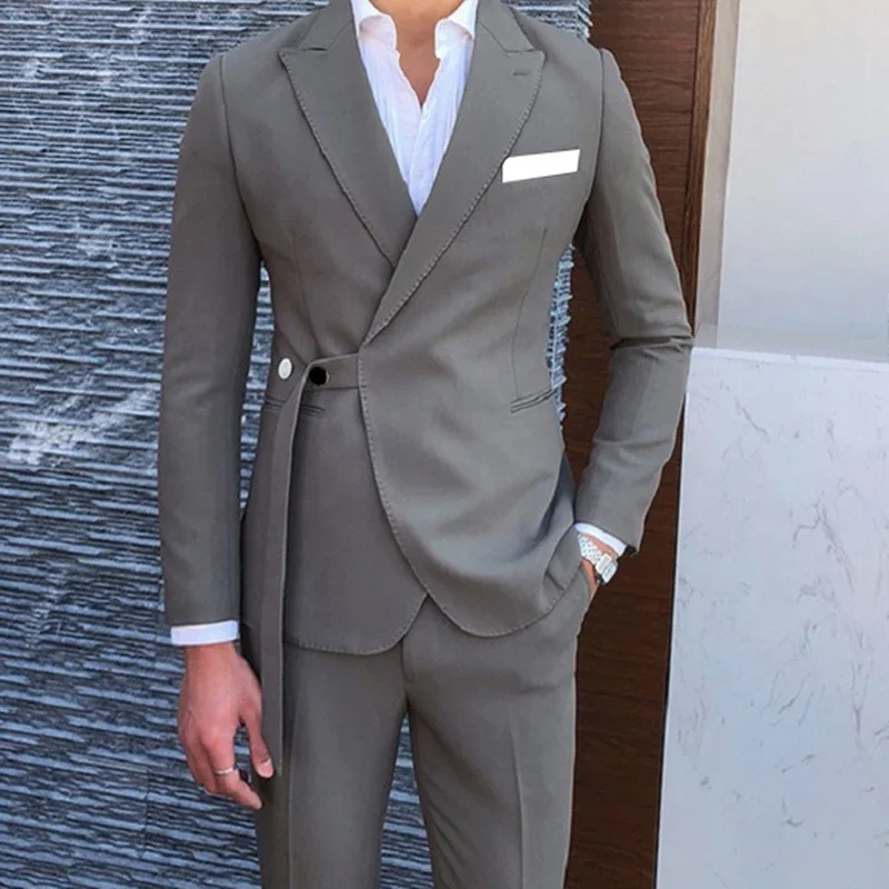 

Daily Men's Suits Grey Blazer 2 Piece Jacket Pants Casual Peak Lapel Double Breasted Button Outfits Set Terno Disfraz Hombre