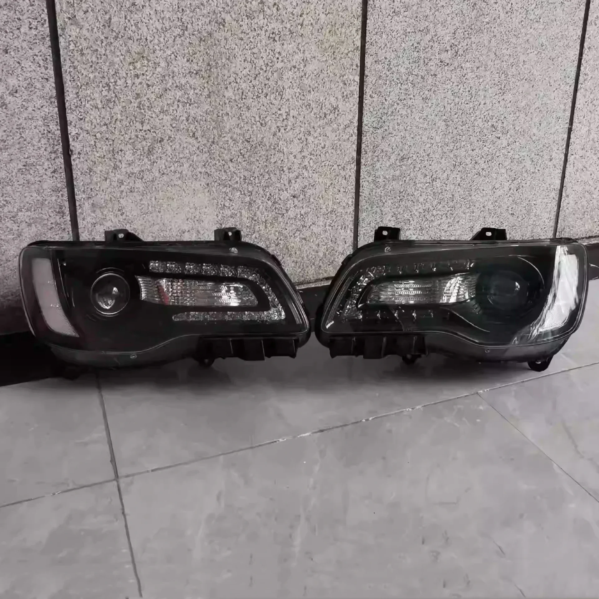 Body Kit Front Headlight Assembly for Chrysler 300C 300S 300SRT 16-22 Convert Daytime Running Light Turn Signal Car Accessories