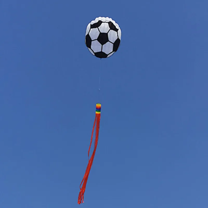 Envío Gratis, cometa de fútbol, juguetes voladores para niños, carretilha de linha de pipa, carrete de cometa, latawiec dla dzieci pipa peixinhos