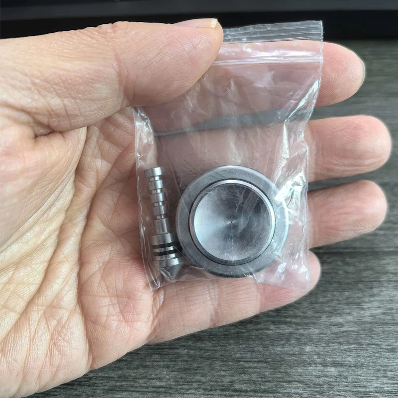 EDC Trottola in metallo Giroscopio da tavolo in acciaio inossidabile Spinner Fidget Giocattoli Adulti Ansia Silenzioso Alleviare lo stress Regali