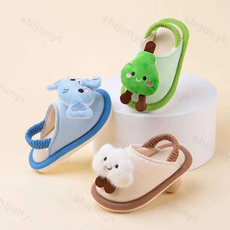 شباشب لطيفة للأطفال لخريف 2025 أحذية منزلية جديدة خفيفة الوزن ومريحة للفتيات نعل ناعم مانعة للانزلاق شباشب كرتونية للأولاد بكلمة واحدة